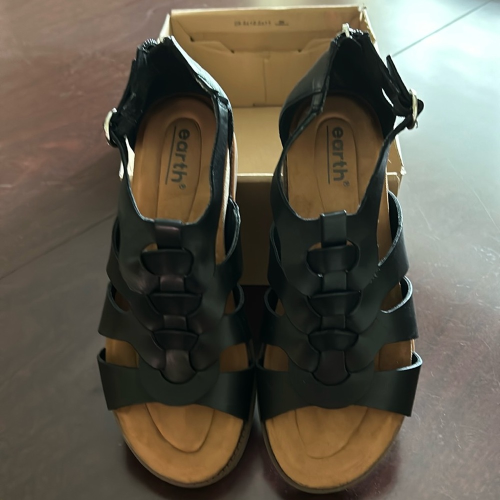 Earth Dale Black Gladiator Sandals Sz 7.5